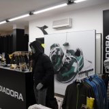 panoramica negozio con camerini